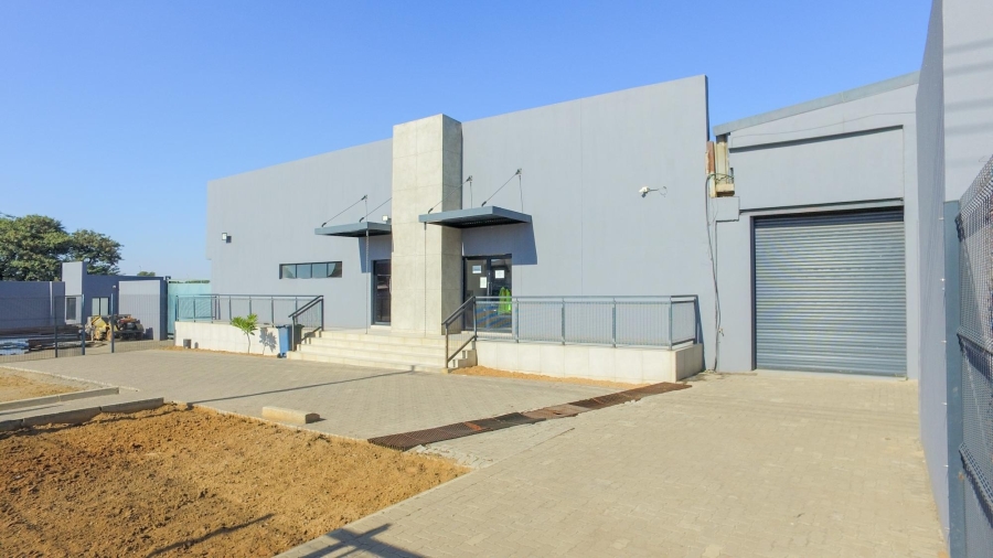 To Let commercial Property for Rent in Oos Einde North West